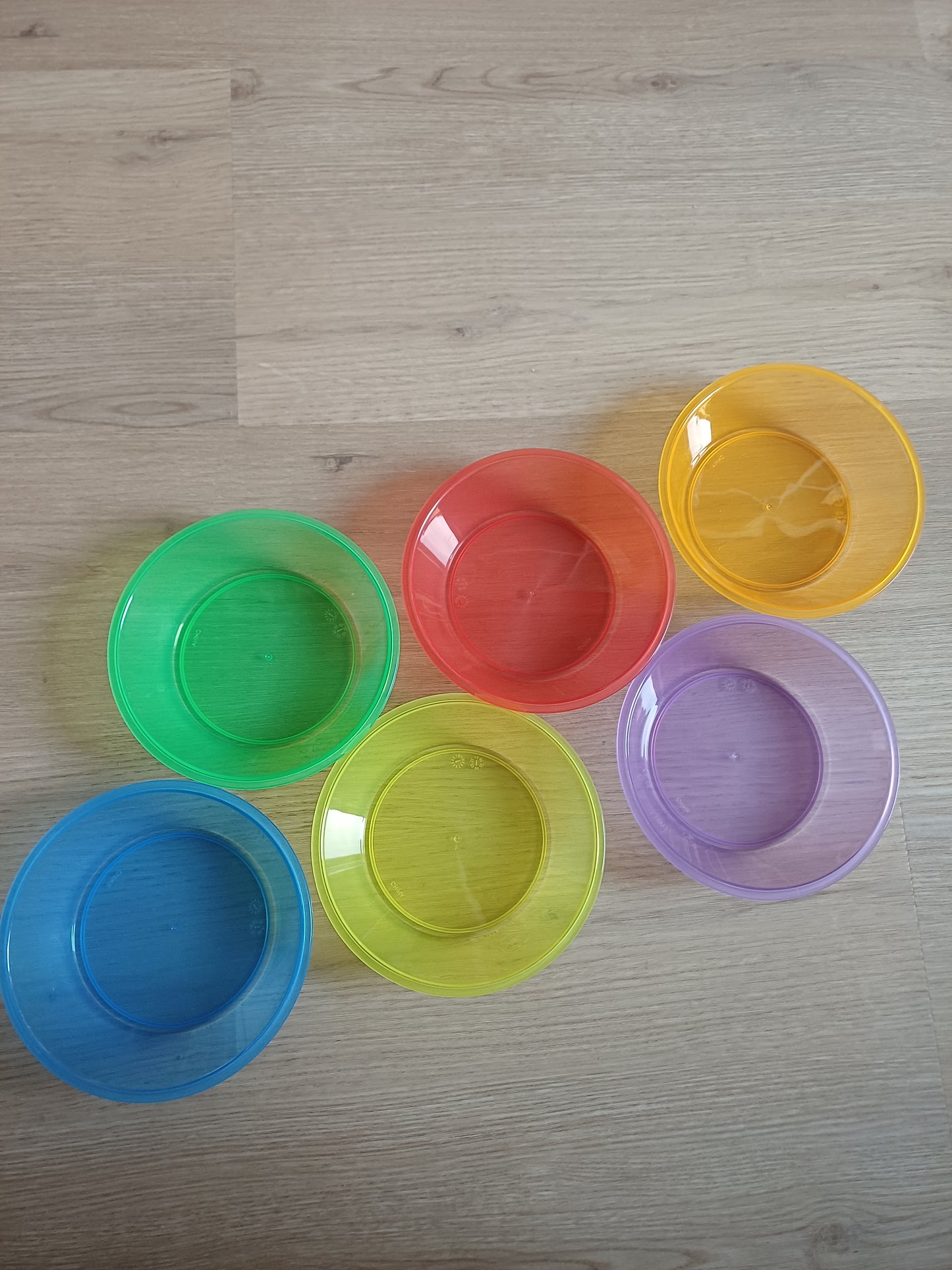 Tickit gekleurde schalen